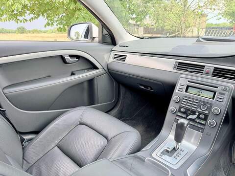 Volvo V70 Se 2.5 5dr Estate Automatic Petrol - U2226