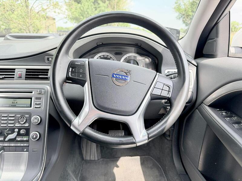 Volvo V70 Se 2.5 5dr Estate Automatic Petrol - U2226