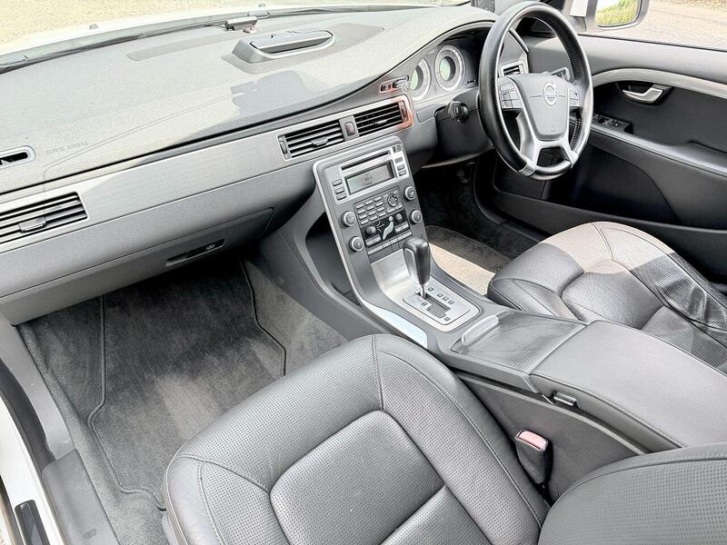 Volvo V70 Se 2.5 5dr Estate Automatic Petrol - U2226