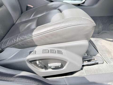 Volvo V70 Se 2.5 5dr Estate Automatic Petrol - U2226