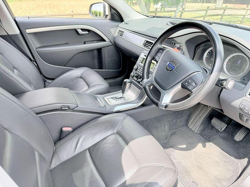 Volvo V70 Se 2.5 5dr Estate Automatic Petrol - U2226