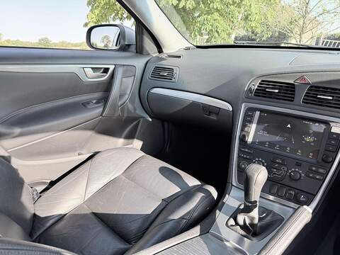 Volvo V70 2.4D SE Estate 5dr Diesel Manual (179 g/km, 163 bhp) - U2227