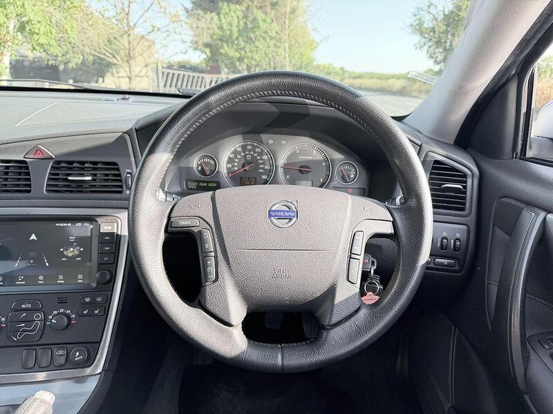 Volvo V70 2.4D SE Estate 5dr Diesel Manual (179 g/km, 163 bhp) - U2227