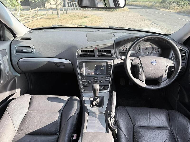 Volvo V70 2.4D SE Estate 5dr Diesel Manual (179 g/km, 163 bhp) - U2227
