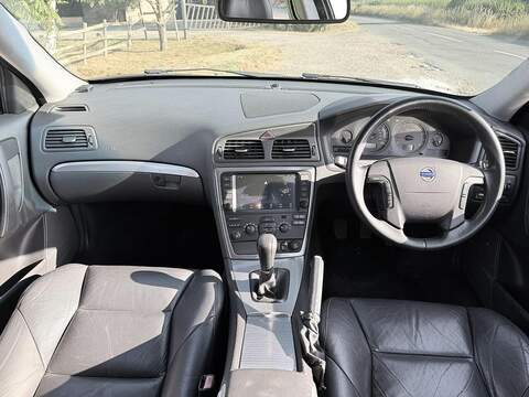 Volvo V70 2.4D SE Estate 5dr Diesel Manual (179 g/km, 163 bhp) - U2227