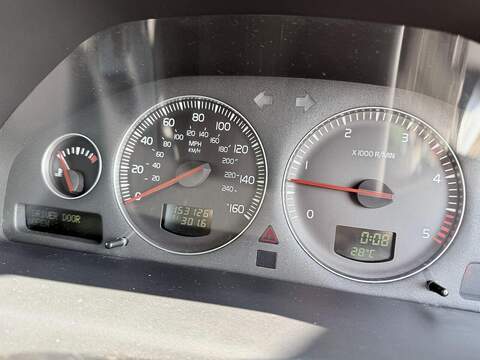 Volvo V70 2.4D SE Estate 5dr Diesel Manual (179 g/km, 163 bhp) - U2227