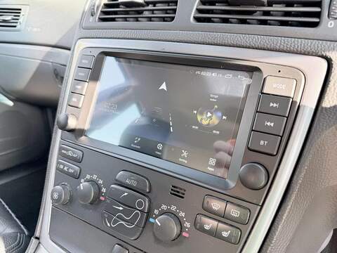 Volvo V70 2.4D SE Estate 5dr Diesel Manual (179 g/km, 163 bhp) - U2227