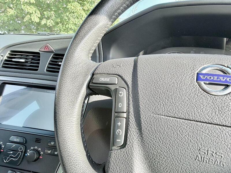 Volvo V70 2.4D SE Estate 5dr Diesel Manual (179 g/km, 163 bhp) - U2227