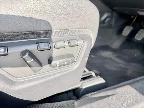 Volvo V70 2.4D SE Estate 5dr Diesel Manual (179 g/km, 163 bhp) - U2227