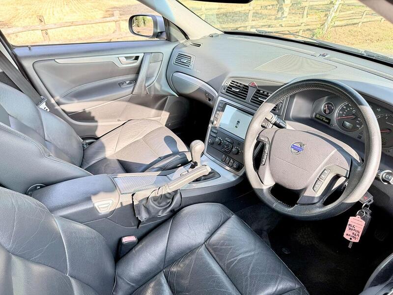 Volvo V70 2.4D SE Estate 5dr Diesel Manual (179 g/km, 163 bhp) - U2227