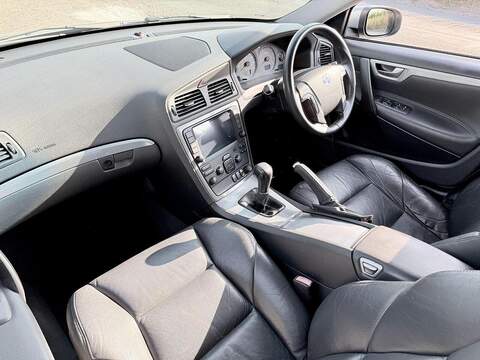 Volvo V70 2.4D SE Estate 5dr Diesel Manual (179 g/km, 163 bhp) - U2227