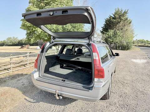 Volvo V70 2.4D SE Estate 5dr Diesel Manual (179 g/km, 163 bhp) - U2227
