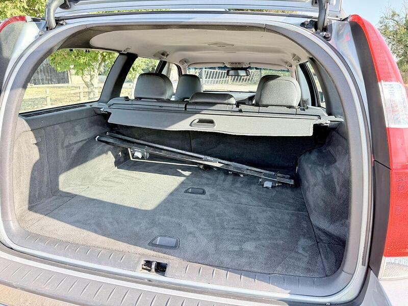Volvo V70 2.4D SE Estate 5dr Diesel Manual (179 g/km, 163 bhp) - U2227