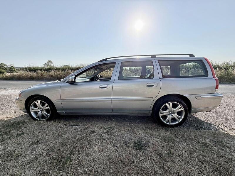 Volvo V70 2.4D SE Estate 5dr Diesel Manual (179 g/km, 163 bhp) - U2227