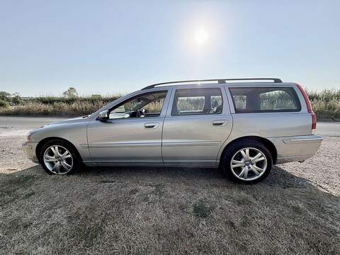 Volvo V70 2.4D SE Estate 5dr Diesel Manual (179 g/km, 163 bhp) - U2227
