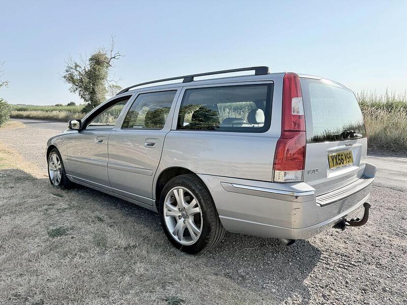 Volvo V70 2.4D SE Estate 5dr Diesel Manual (179 g/km, 163 bhp) - U2227