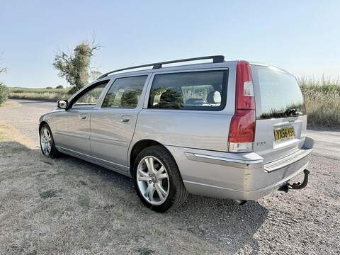 Volvo V70 2.4D SE Estate 5dr Diesel Manual (179 g/km, 163 bhp) - U2227