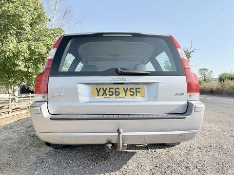 Volvo V70 2.4D SE Estate 5dr Diesel Manual (179 g/km, 163 bhp) - U2227