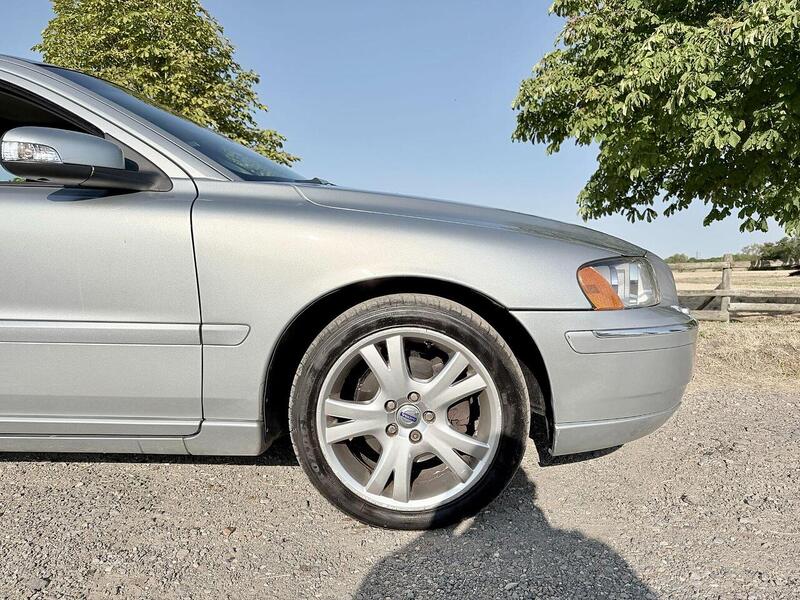 Volvo V70 2.4D SE Estate 5dr Diesel Manual (179 g/km, 163 bhp) - U2227