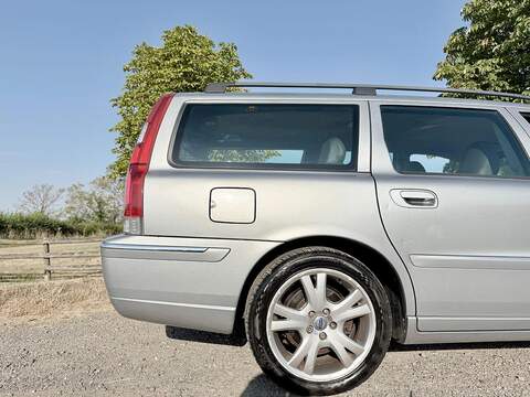 Volvo V70 2.4D SE Estate 5dr Diesel Manual (179 g/km, 163 bhp) - U2227