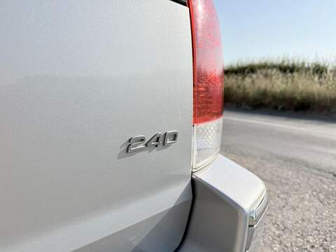 Volvo V70 2.4D SE Estate 5dr Diesel Manual (179 g/km, 163 bhp) - U2227