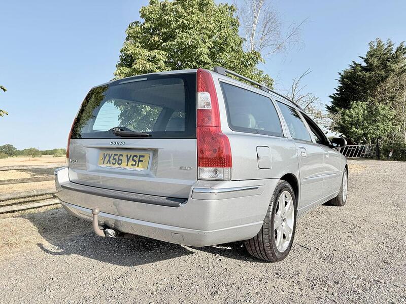 Volvo V70 2.4D SE Estate 5dr Diesel Manual (179 g/km, 163 bhp) - U2227