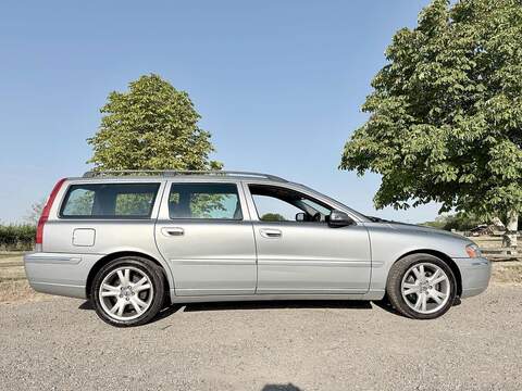 Volvo V70 2.4D SE Estate 5dr Diesel Manual (179 g/km, 163 bhp) - U2227
