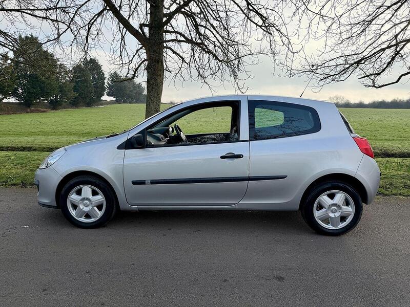 Renault Clio 1.2 16v Extreme Hatchback 3dr Petrol Manual (139 g/km, 75 bhp) - U2233