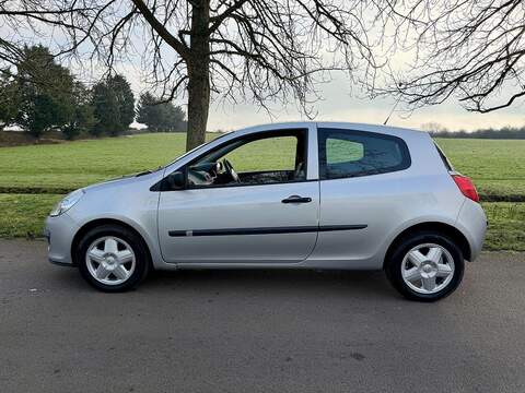 Renault Clio 1.2 16v Extreme Hatchback 3dr Petrol Manual (139 g/km, 75 bhp) - U2233