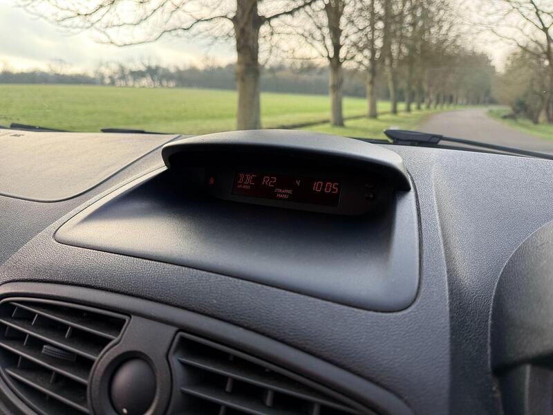 Renault Clio 1.2 16v Extreme Hatchback 3dr Petrol Manual (139 g/km, 75 bhp) - U2233
