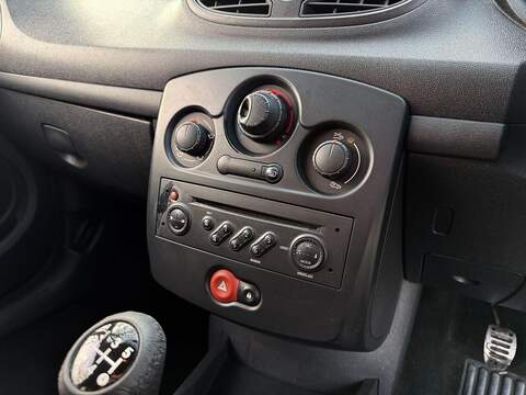 Renault Clio 1.2 16v Extreme Hatchback 3dr Petrol Manual (139 g/km, 75 bhp) - U2233