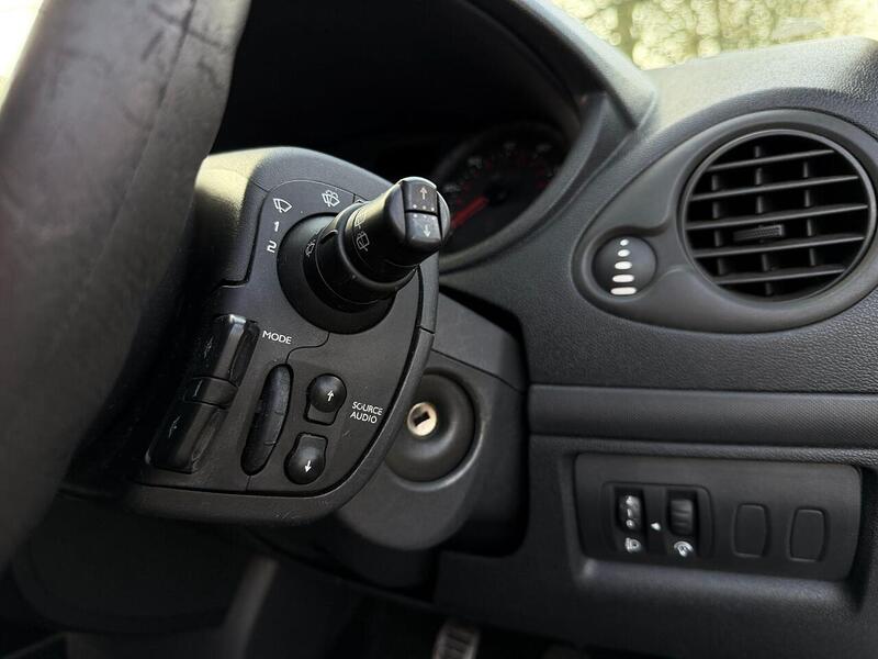 Renault Clio 1.2 16v Extreme Hatchback 3dr Petrol Manual (139 g/km, 75 bhp) - U2233