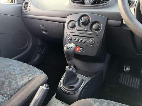 Renault Clio 1.2 16v Extreme Hatchback 3dr Petrol Manual (139 g/km, 75 bhp) - U2233