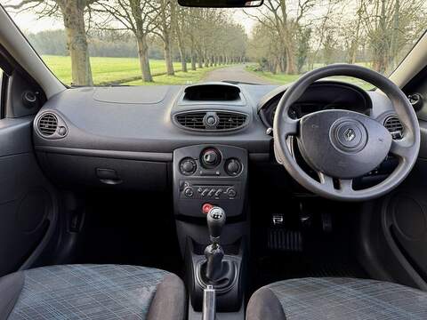 Renault Clio 1.2 16v Extreme Hatchback 3dr Petrol Manual (139 g/km, 75 bhp) - U2233