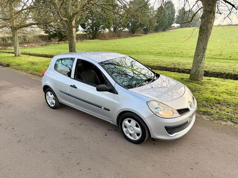 Renault Clio 1.2 16v Extreme Hatchback 3dr Petrol Manual (139 g/km, 75 bhp) - U2233