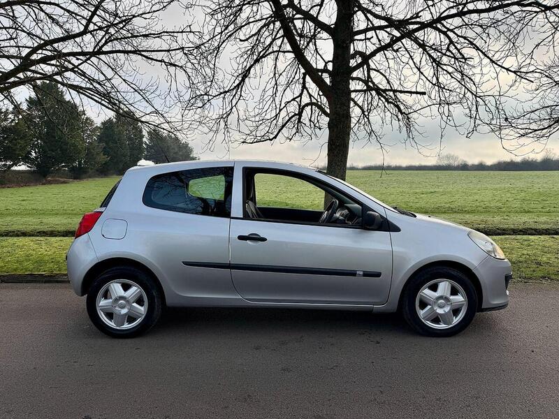 Renault Clio 1.2 16v Extreme Hatchback 3dr Petrol Manual (139 g/km, 75 bhp) - U2233