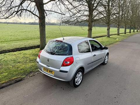 Renault Clio 1.2 16v Extreme Hatchback 3dr Petrol Manual (139 g/km, 75 bhp) - U2233
