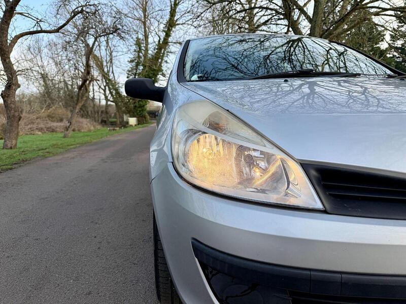 Renault Clio 1.2 16v Extreme Hatchback 3dr Petrol Manual (139 g/km, 75 bhp) - U2233