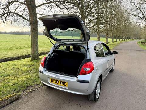 Renault Clio 1.2 16v Extreme Hatchback 3dr Petrol Manual (139 g/km, 75 bhp) - U2233