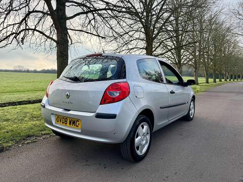 Renault Clio 1.2 16v Extreme Hatchback 3dr Petrol Manual (139 g/km, 75 bhp) - U2233