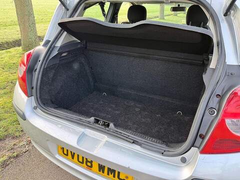 Renault Clio 1.2 16v Extreme Hatchback 3dr Petrol Manual (139 g/km, 75 bhp) - U2233