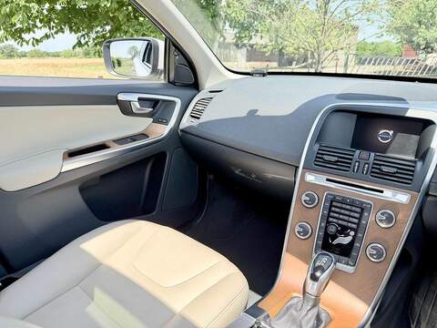 Volvo XC60 2.0 D4 SE Lux Nav SUV 5dr Diesel Manual Euro 6 (s/s) (190 ps) - U2240