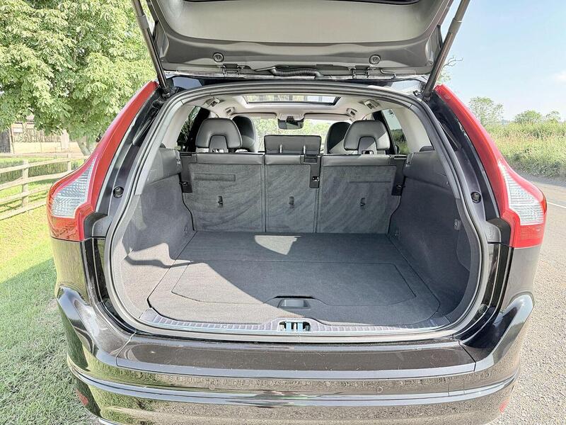 Volvo XC60 2.0 D4 SE Lux Nav SUV 5dr Diesel Auto Euro 6 (s/s) (190 ps) - U2242