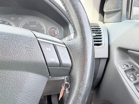 Volvo XC90 2.4 D5 SE Premium SUV 5dr Diesel Geartronic AWD (224 g/km, 182 bhp) - U2244