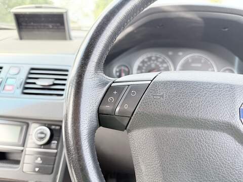 Volvo XC90 2.4 D5 SE Premium SUV 5dr Diesel Geartronic AWD (224 g/km, 182 bhp) - U2244