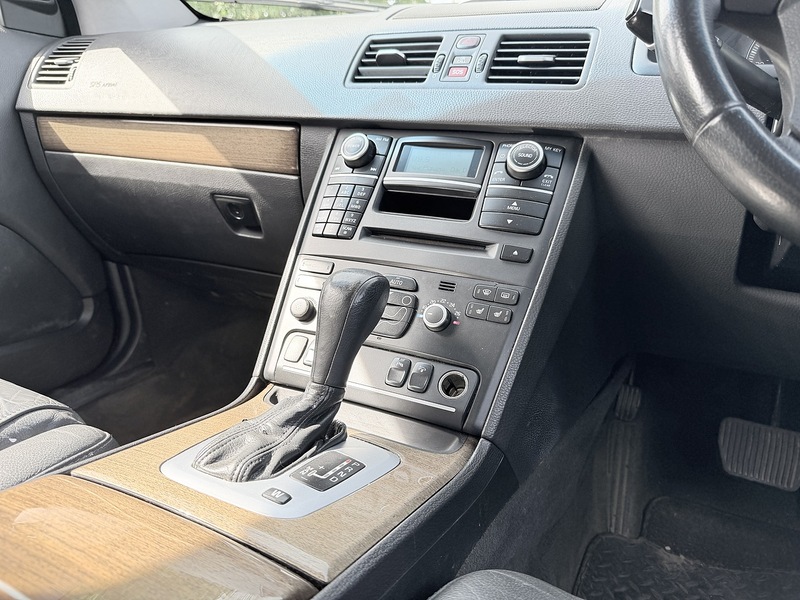 Volvo XC90 2.4 D5 SE Premium SUV 5dr Diesel Geartronic AWD (224 g/km, 182 bhp) - U2244