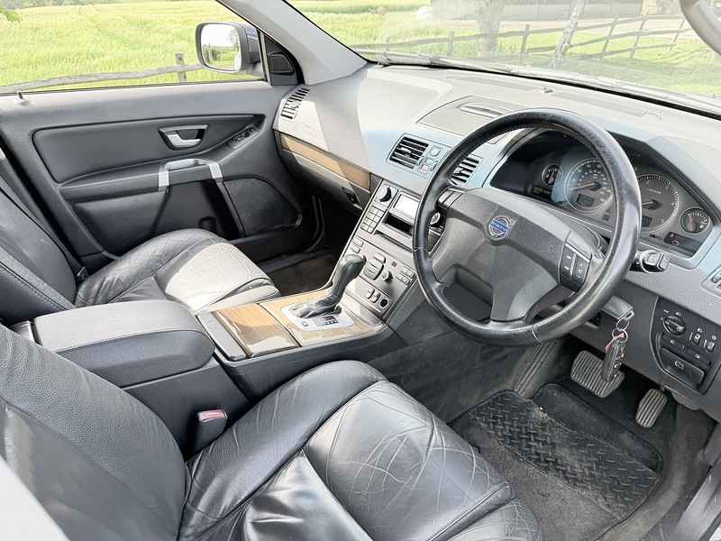 Volvo XC90 2.4 D5 SE Premium SUV 5dr Diesel Geartronic AWD (224 g/km, 182 bhp) - U2244