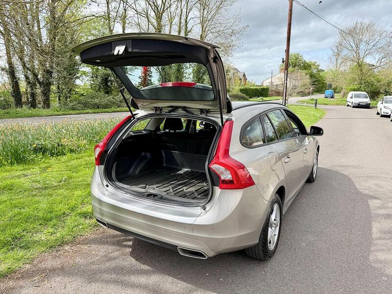 Volvo V60 2.0 D4 Business Edition Estate 5dr Diesel Auto Euro 6 (s/s) (190 ps) - U2246