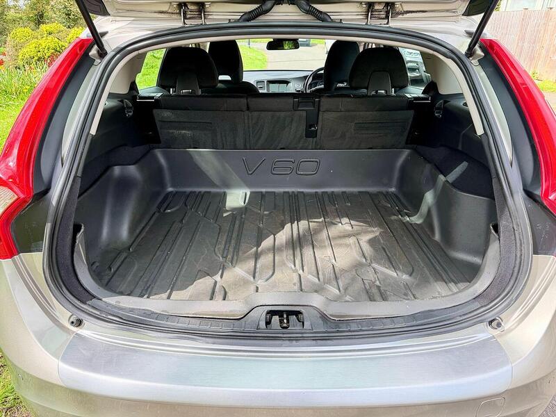 Volvo V60 2.0 D4 Business Edition Estate 5dr Diesel Auto Euro 6 (s/s) (190 ps) - U2246