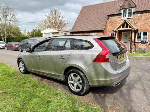 Volvo V60 2.0 D4 Business Edition Estate 5dr Diesel Auto Euro 6 (s/s) (190 ps) - U2246